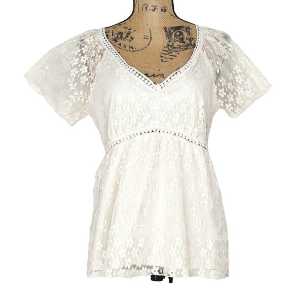 Emmer & Oat Ecru Lace V-Neck Baby Doll Empire Waist Short Sleeve Top Size Small - Picture 2 of 9